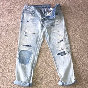 American Eagle size 4 ripped Tomgirl Jeans